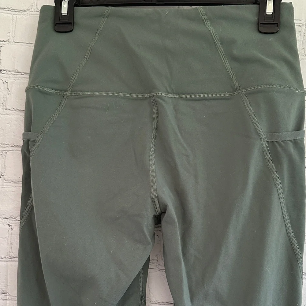 Victoria Sport High Rise Olive Green Active Leggings with mesh inserts M
